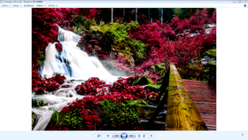 如何将一张春色的风景图调节成秋色的。