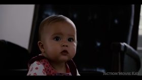 James在家里大战鲨鱼,拯救小弟弟。