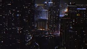 希特勒、会发射激光的恐龙、街机机器人、雷神托尔、黑客、时空旅行、忍者、功夫...你能在喜剧片《Kung Fury》看到上面的一切。这部短片背景设定在1980年代,讲述警察Kung Fury试图返回到过去杀死希特勒终结纳粹德国的故事。